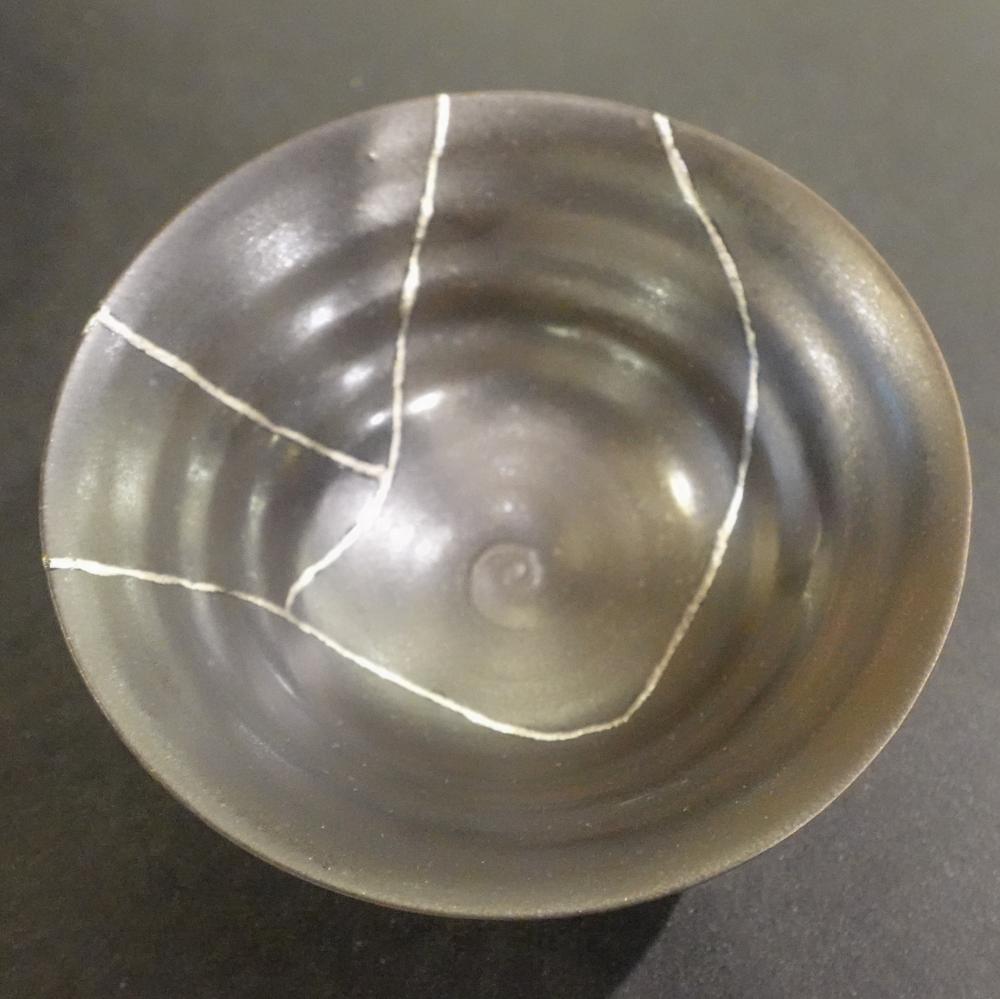 《しつらえ》水月　小盃　金継ぎ(黒プラチナ)