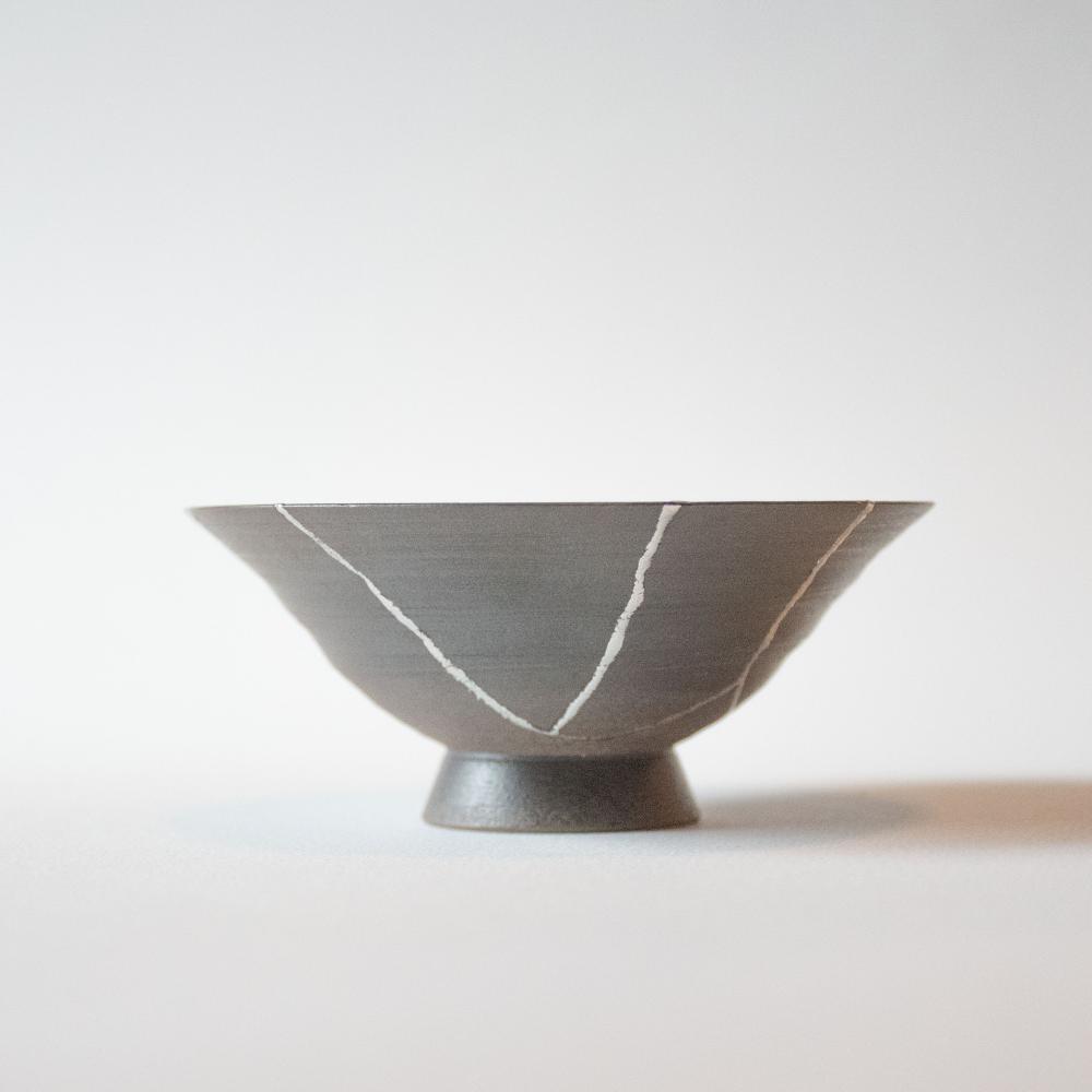 《しつらえ》水月　小盃　金継ぎ(黒プラチナ)