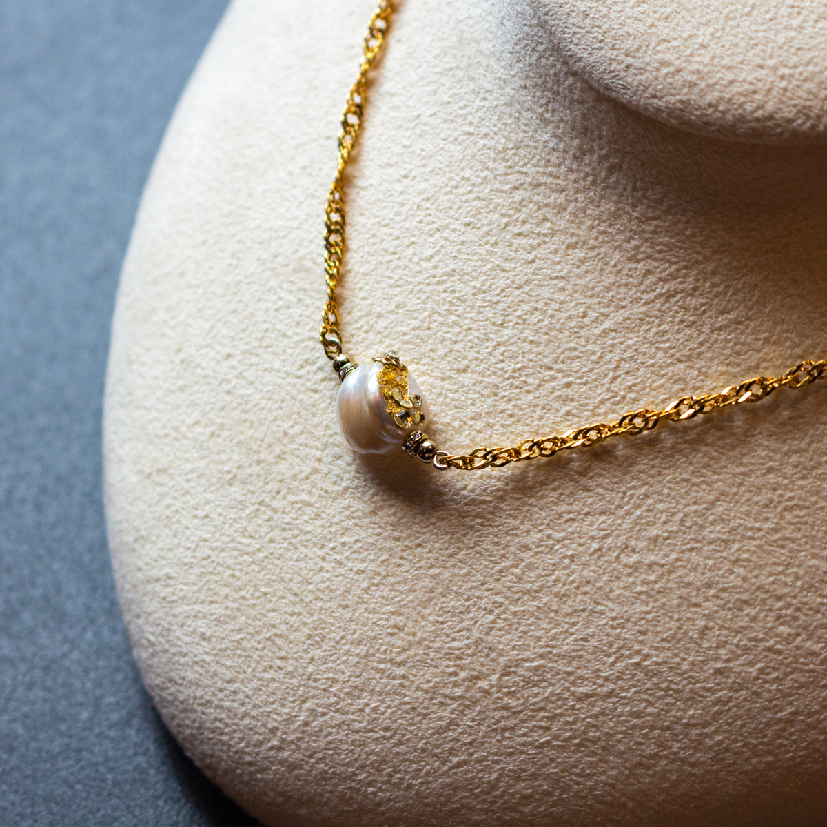 《しつらえ》 加飾付淡水パールネックレス