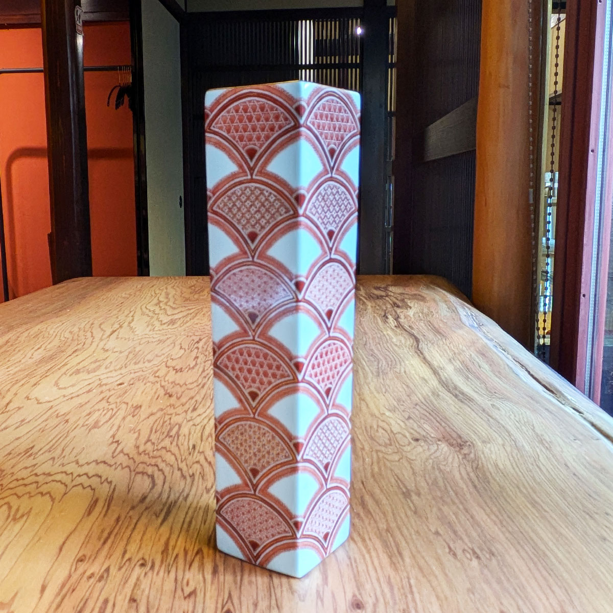 《しつらえ》花器　赤絵扇紋(白) (架谷庸子)