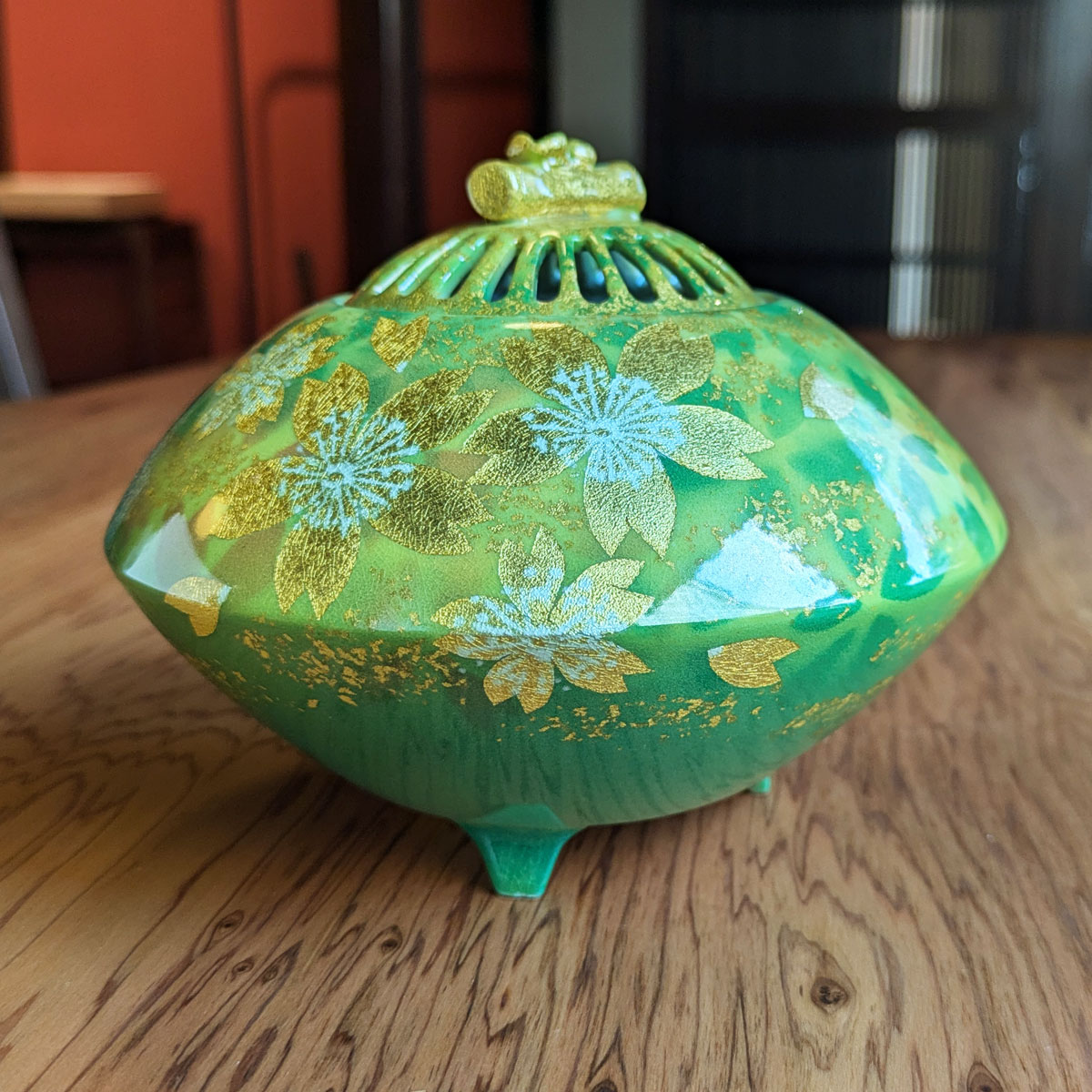 《しつらえ》香炉金箔桜花 (山田登陽志)