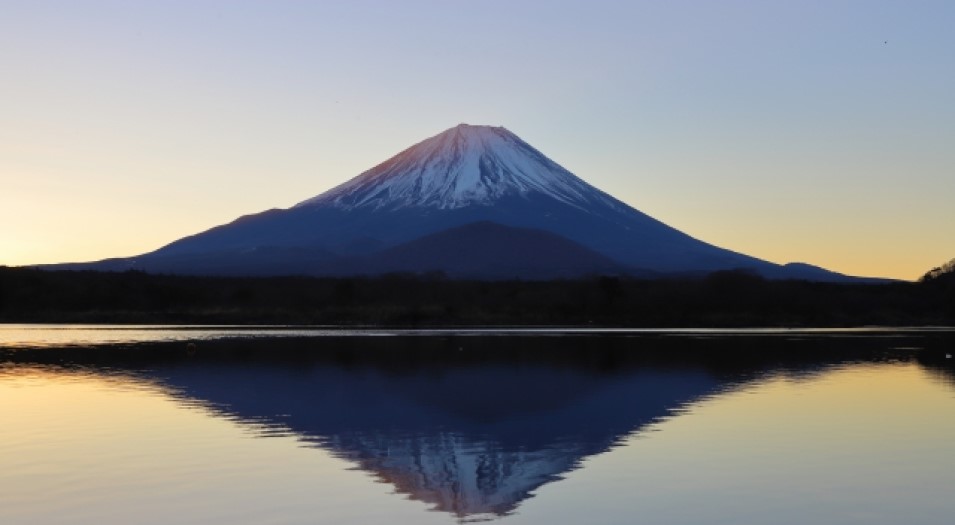 日本一の縁起物、富士山の工芸品。