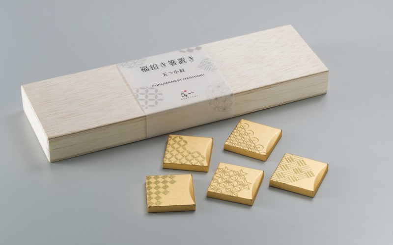 福招き箸置き | 金沢金箔の箔一| HAKUICHI STYLE
