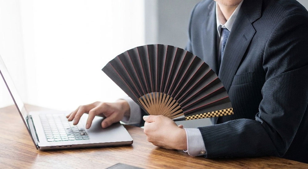 ビジネスでも使える扇子