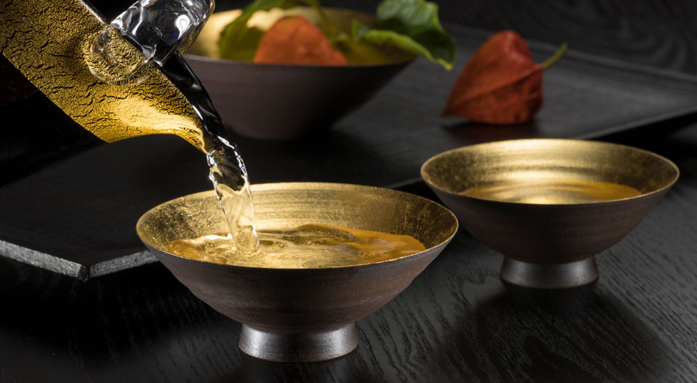 日本らしい風情ある酒器。盃を楽しむ。